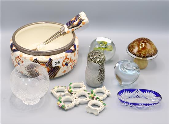 4 paperweights, salad bowl, napkin & dish